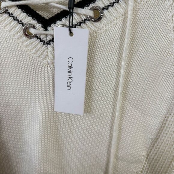 Calvin Klein White and Black V-Neck Sweater with Textured Knit - Picture 4 of 6